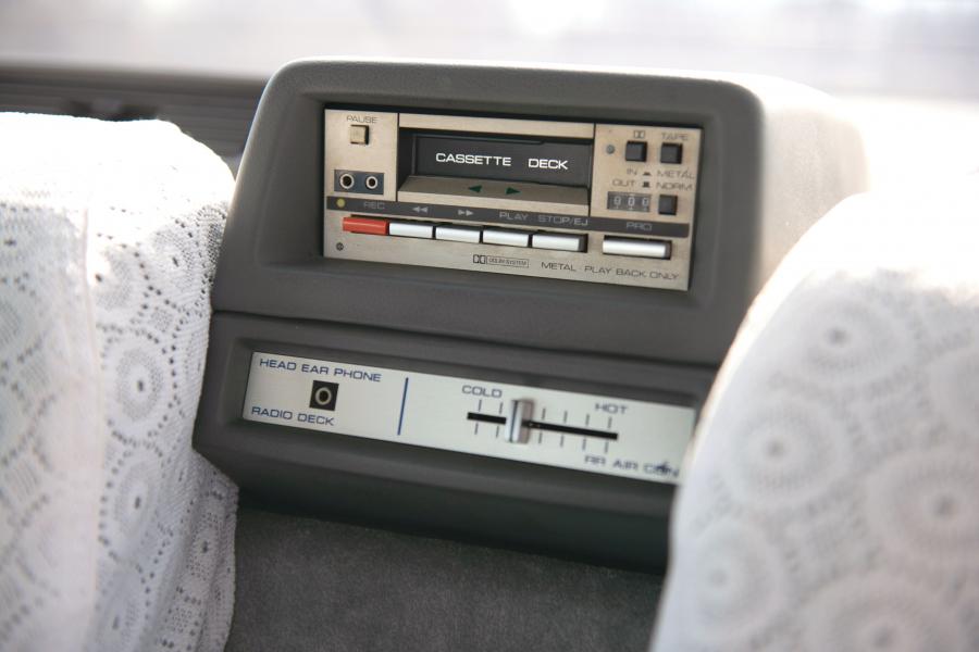 Детали интерьера Nissan President Sovereign VIP V8E (H250) 1985 года  (фото 23 из 28)
